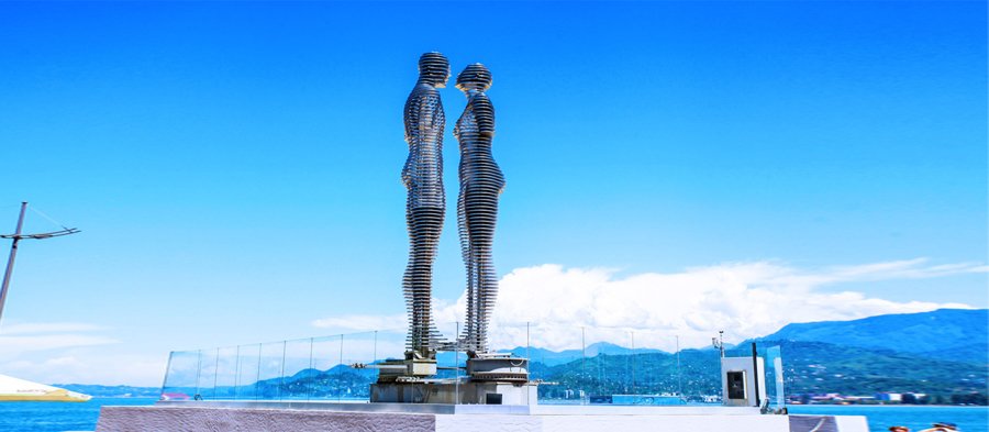 مجسمه علی و نینو در باتومی و داستان واقعی آنها